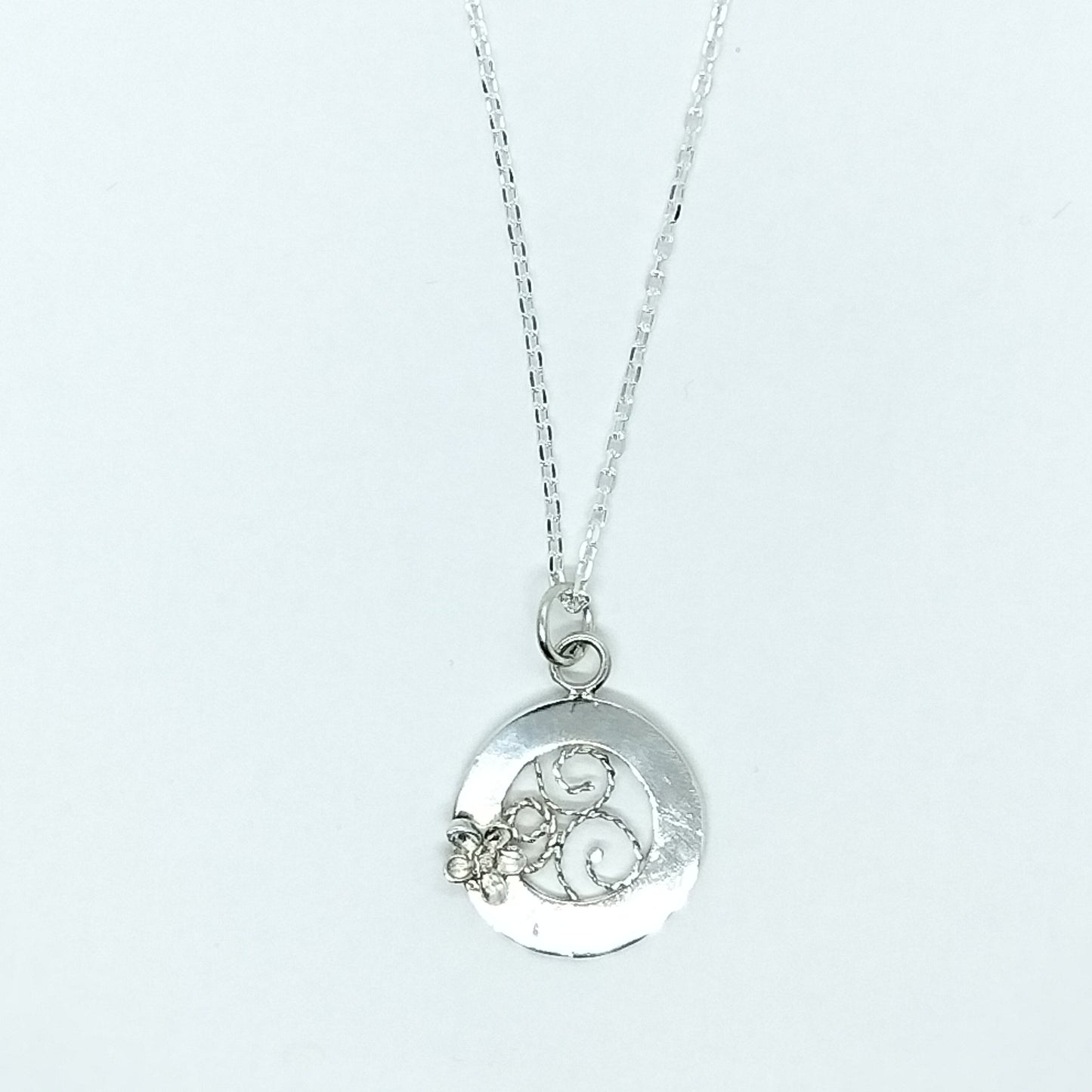 Circular Pendant with Filigree Inset and Flower